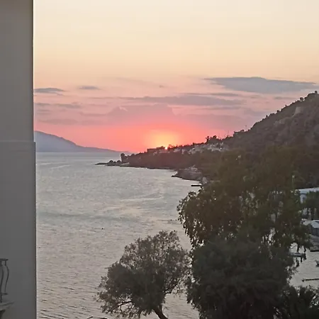 Unique & Cozy Seaview Apartment. Loutraki  Exterior photo