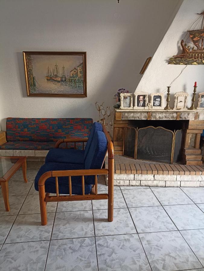 Unique & Cozy Seaview Apartment.